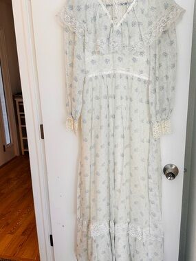 Vintage Little House on the Prairie Cottagcore Lace Dress Blue Floral